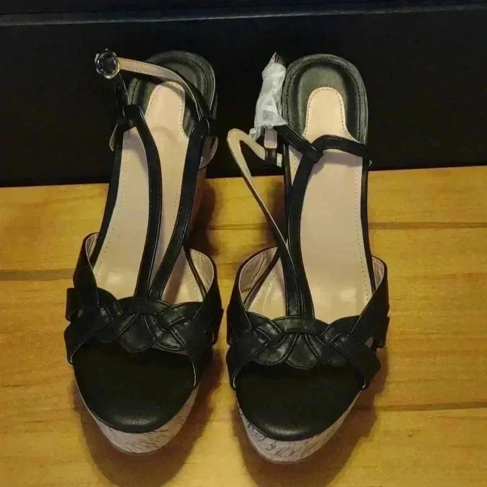 NWOT Dream Pairs‎ wedges black size 9